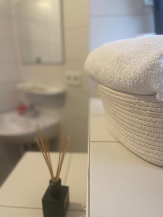 Zentrale Wohnung Direkt Am Hauptbahnhof - Bismarck Düsseldorf Exteriör bild
